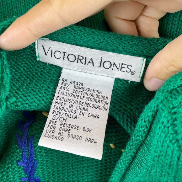 Victoria Jones Green Holiday Christmas Bells Candle Embroidered Sweater Small - Picture 2 of 6